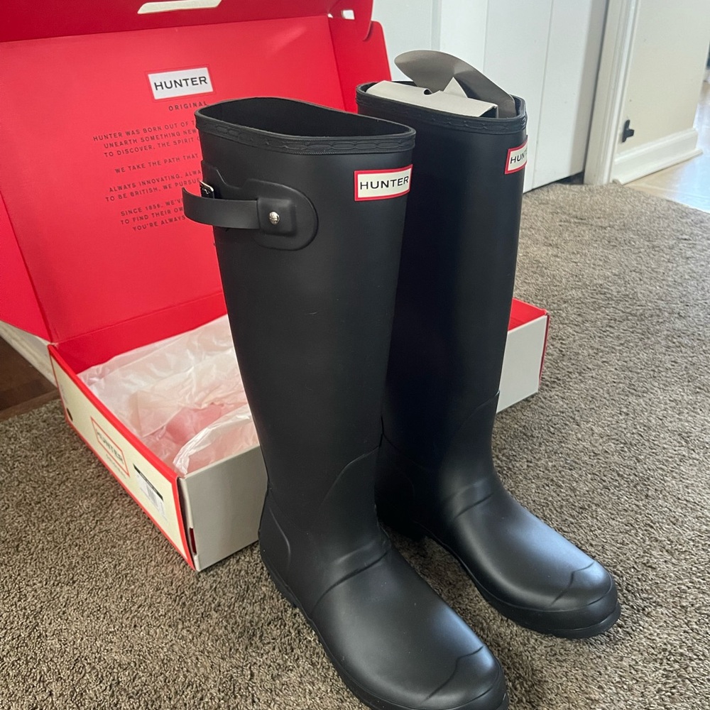 Hunter matte black tall women’s rain boots